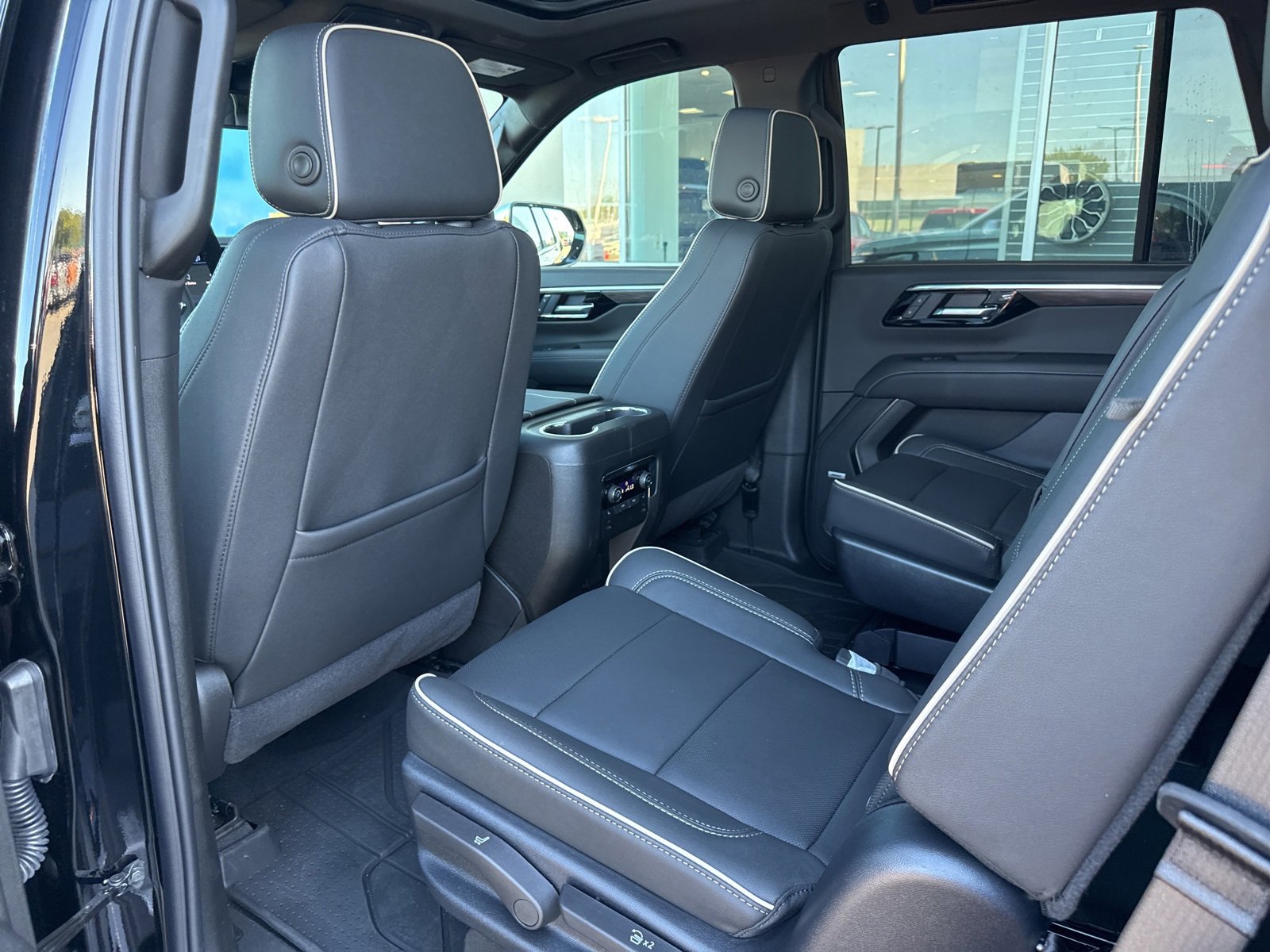 2025 Chevrolet Tahoe Premier photo 14