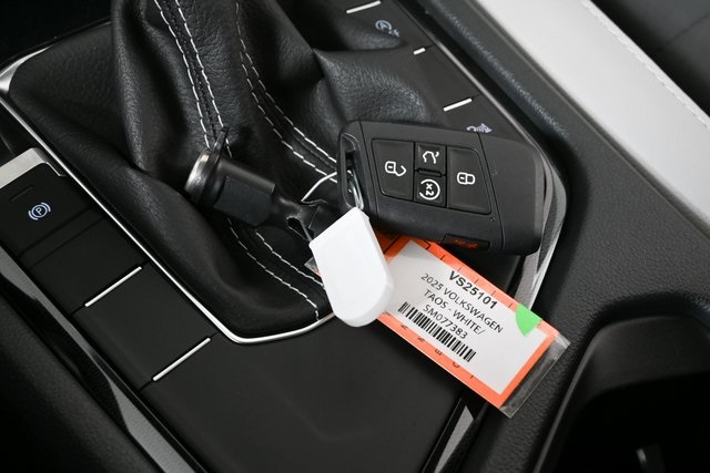 2025 Volkswagen Taos SE photo 15