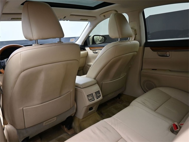 2013 Lexus ES 300h photo 2