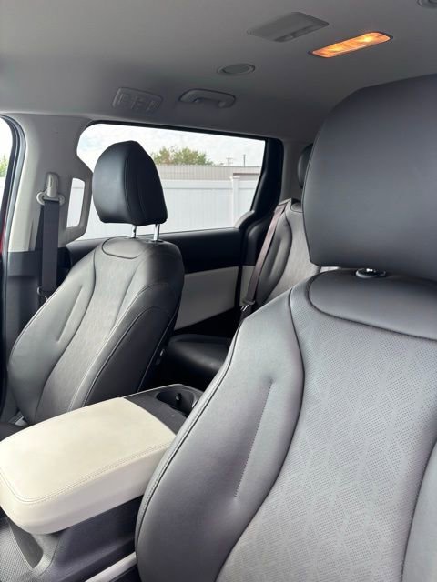 2023 Kia Carnival LX photo 9