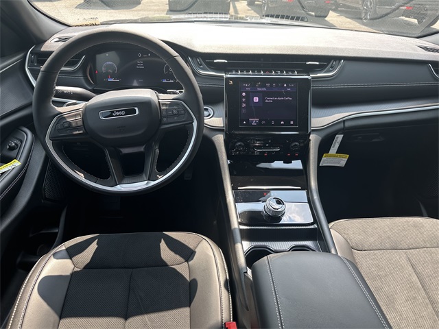 2025 Jeep Grand Cherokee Altitude photo 22