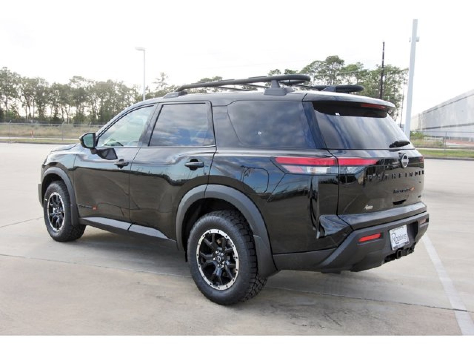 2025 Nissan Pathfinder Rock Creek photo 2