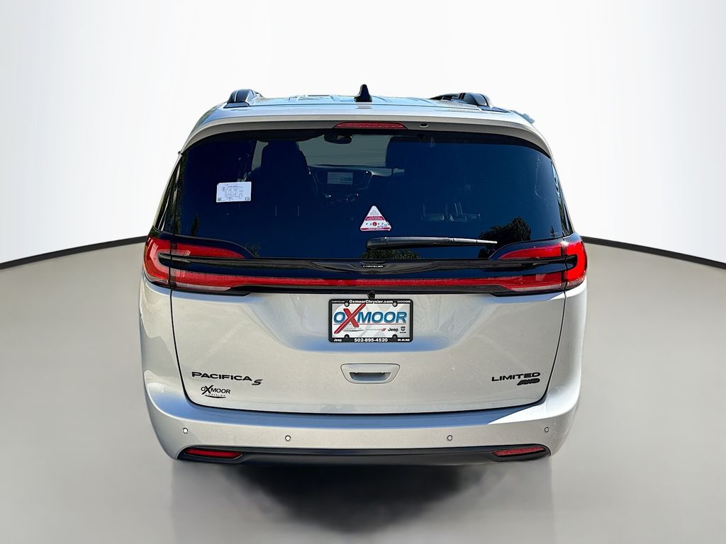 2026 Chrysler Pacifica Limited photo 4