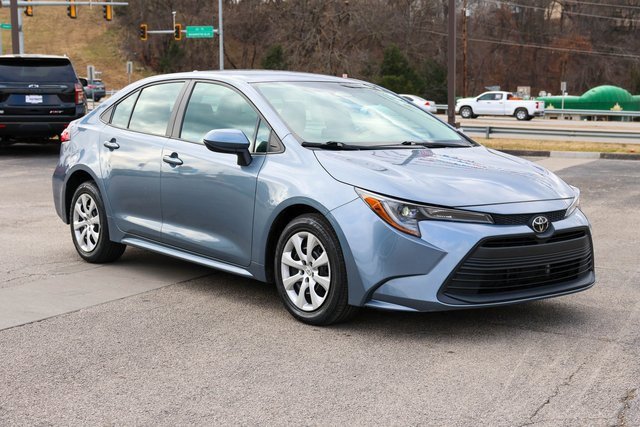 2024 Toyota Corolla LE's photo