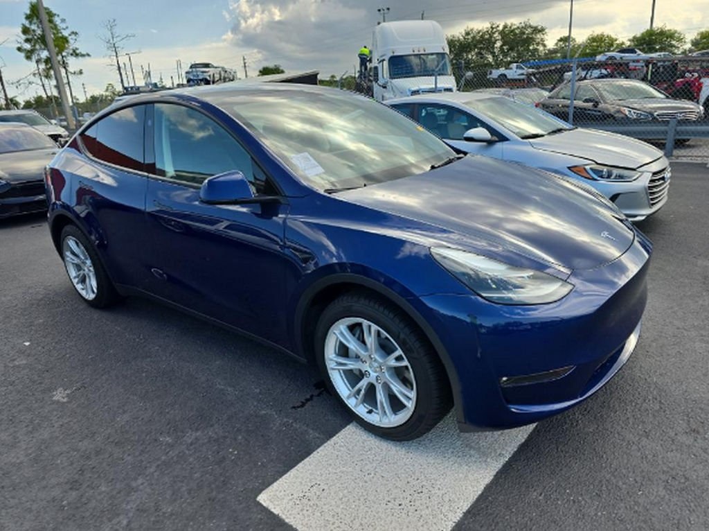 2023 Tesla Model Y Long Range photo 3