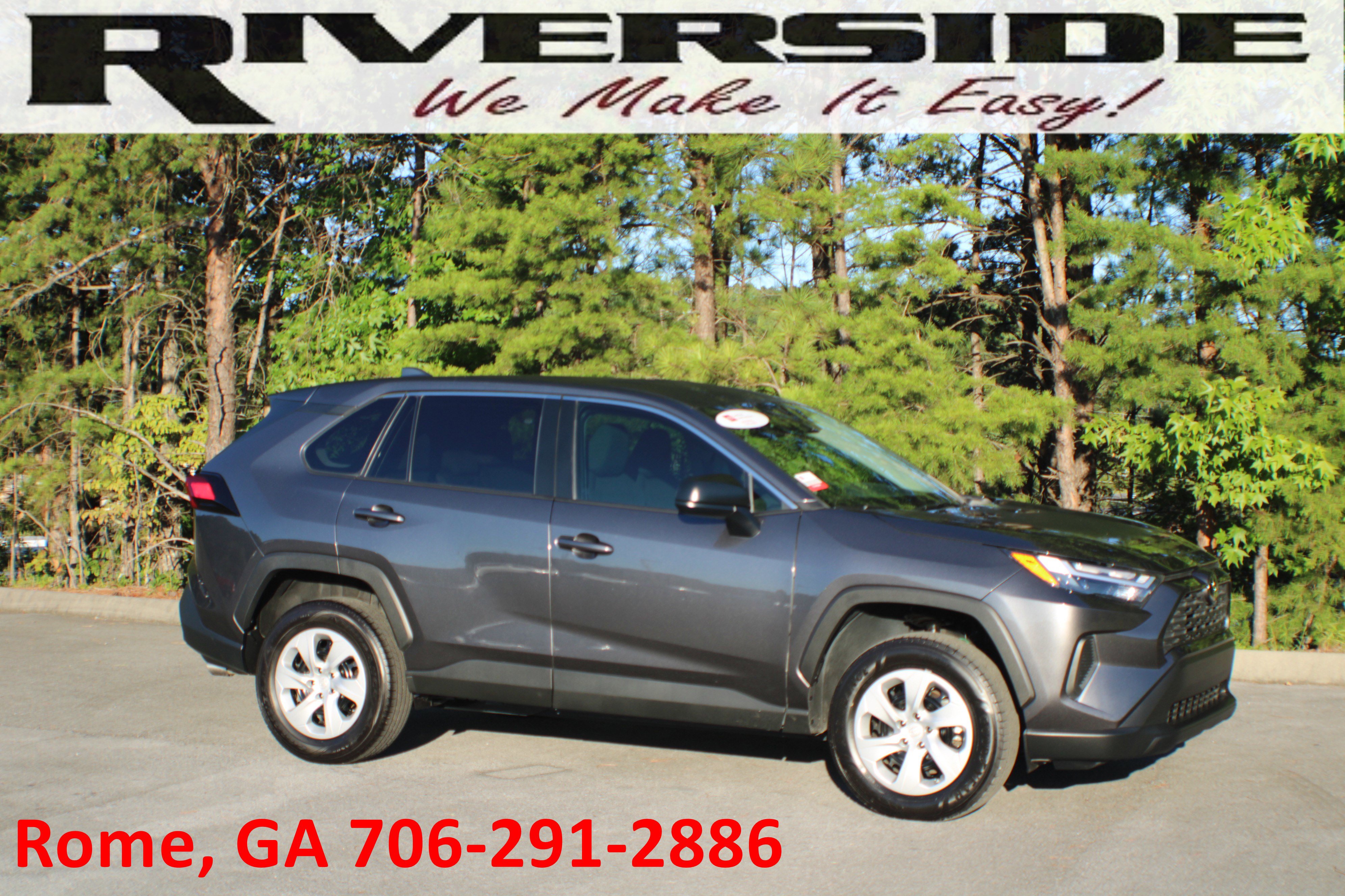 2024 Toyota RAV4 LE's photo