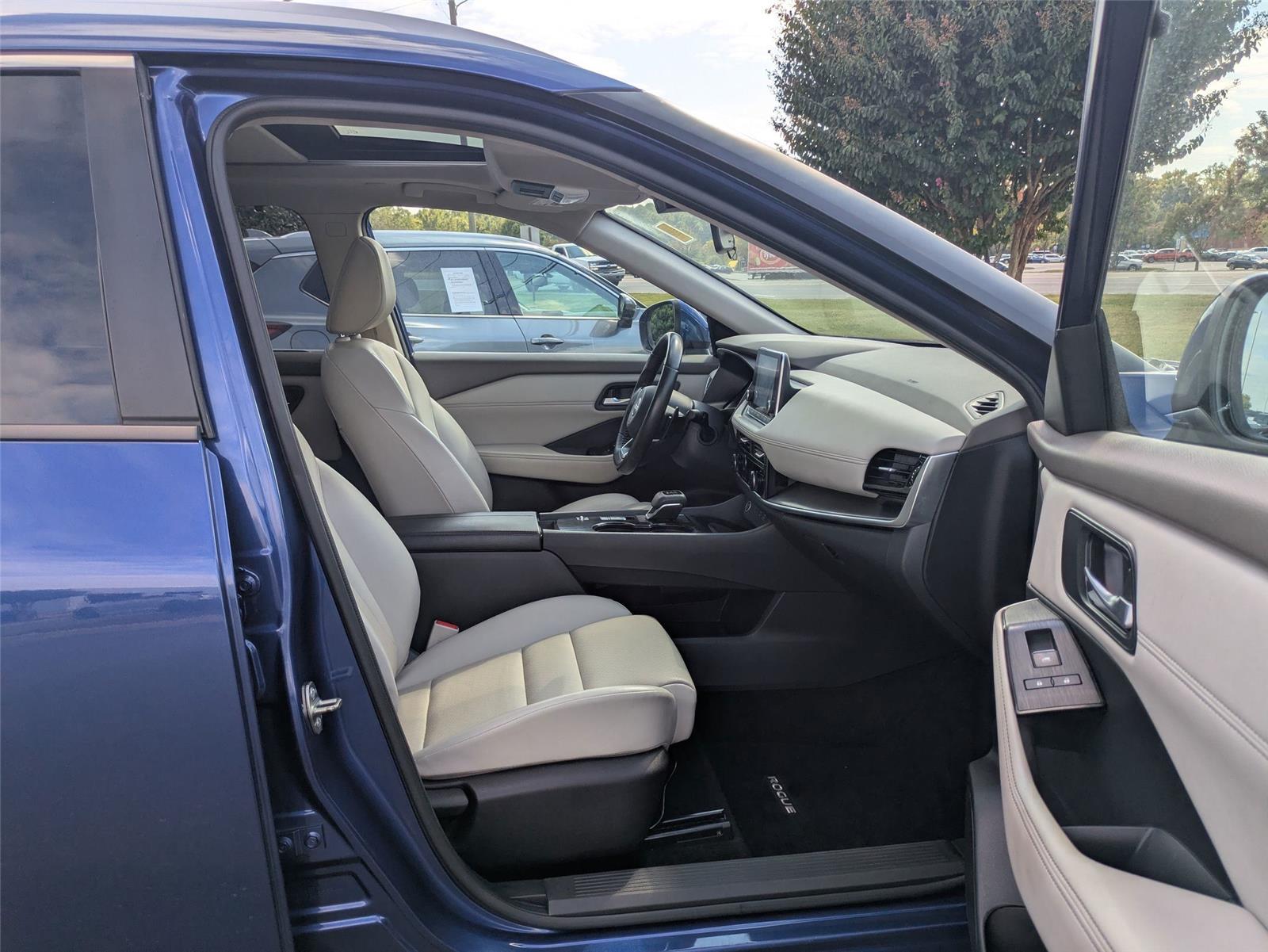 2022 Nissan Rogue SV photo 28