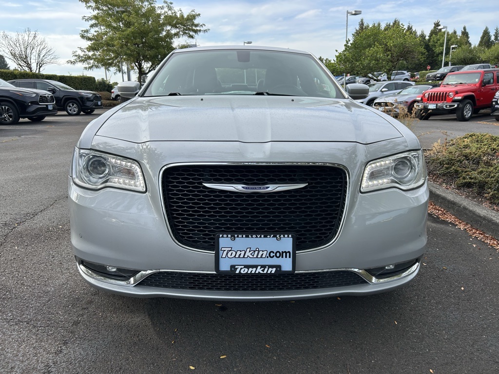 2020 Chrysler 300 Touring photo 2