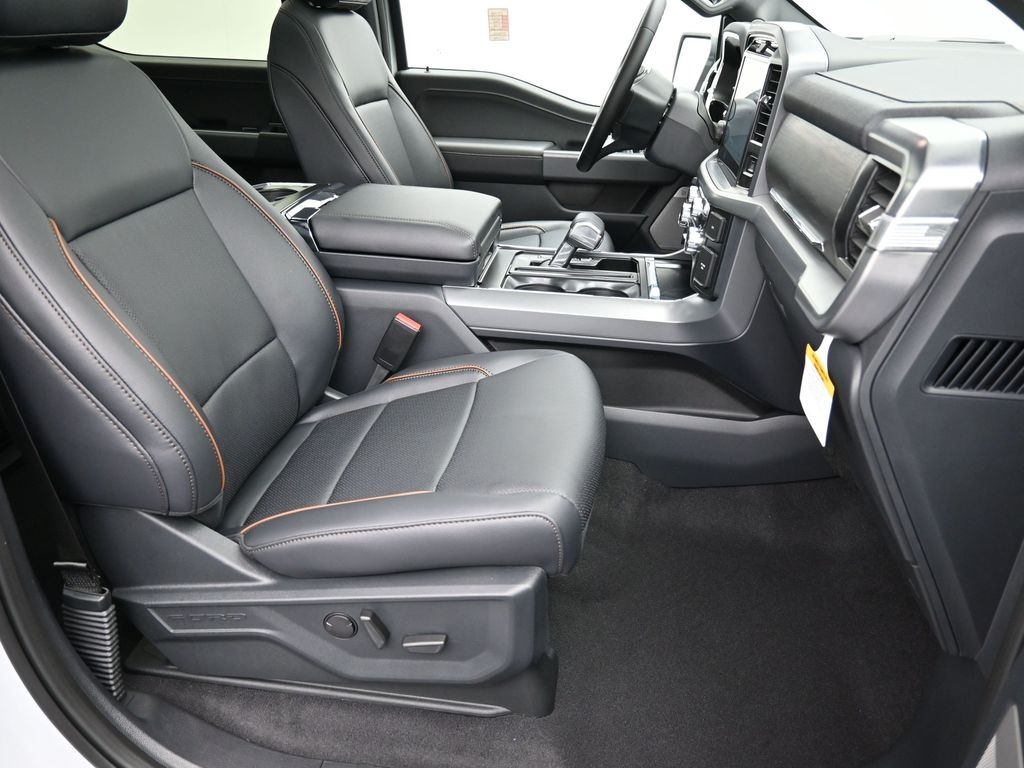 2025 Ford F-150 Lariat photo 24