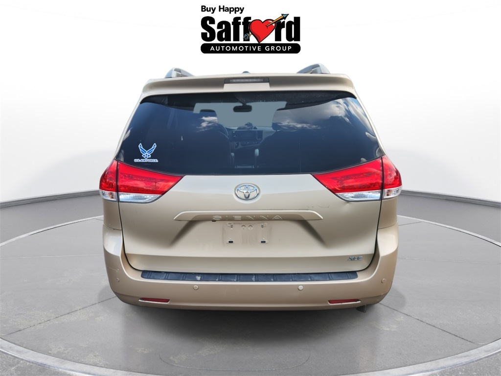 2014 Toyota Sienna XLE photo 9