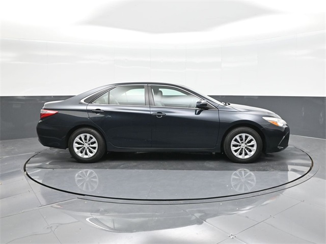 2016 Toyota Camry LE photo 24
