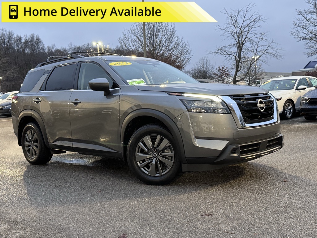 2023 Nissan Pathfinder SV's photo