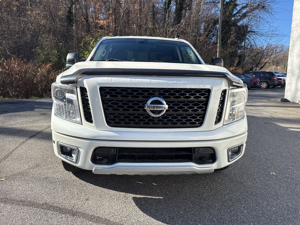 2018 Nissan Titan PRO-4X photo 2