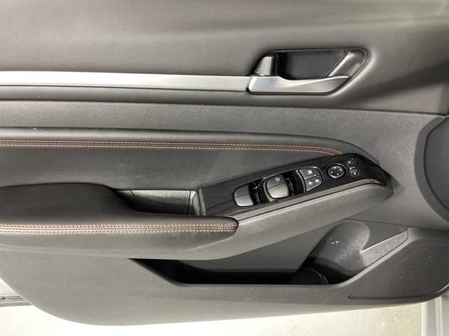 2023 Nissan Altima 2.5 SR photo 13