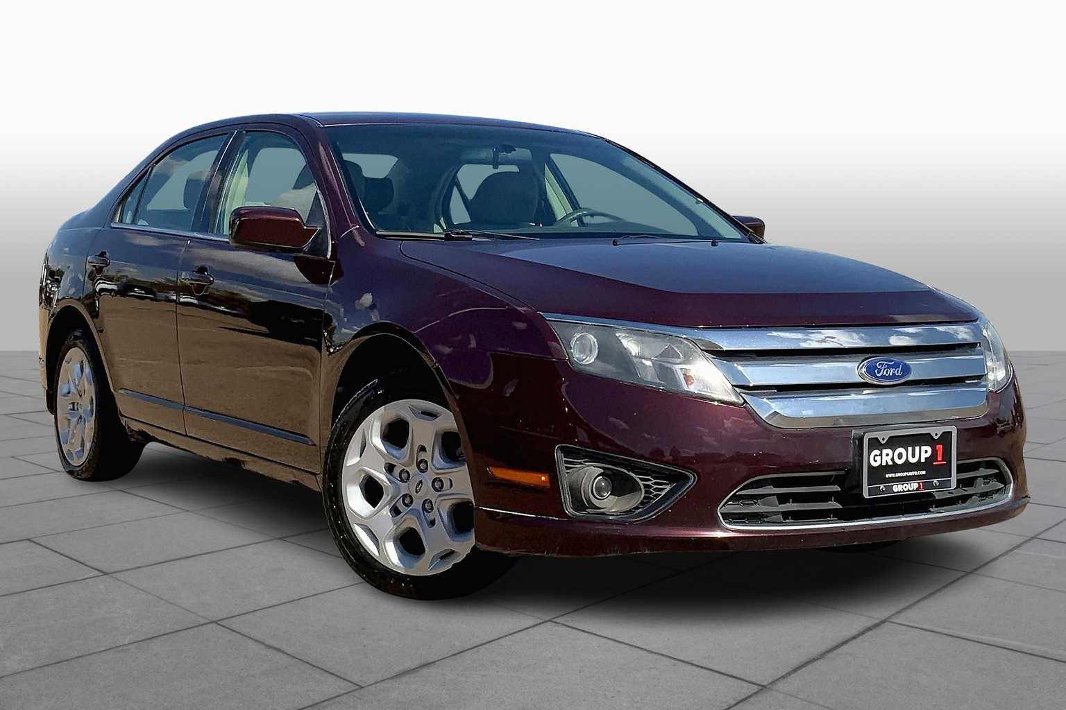 2011 Ford Fusion SE photo 2