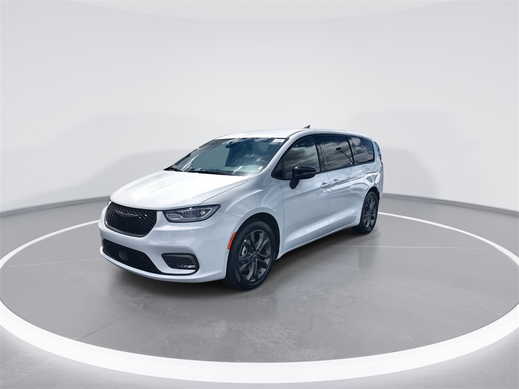 2026 Chrysler Pacifica photo 4