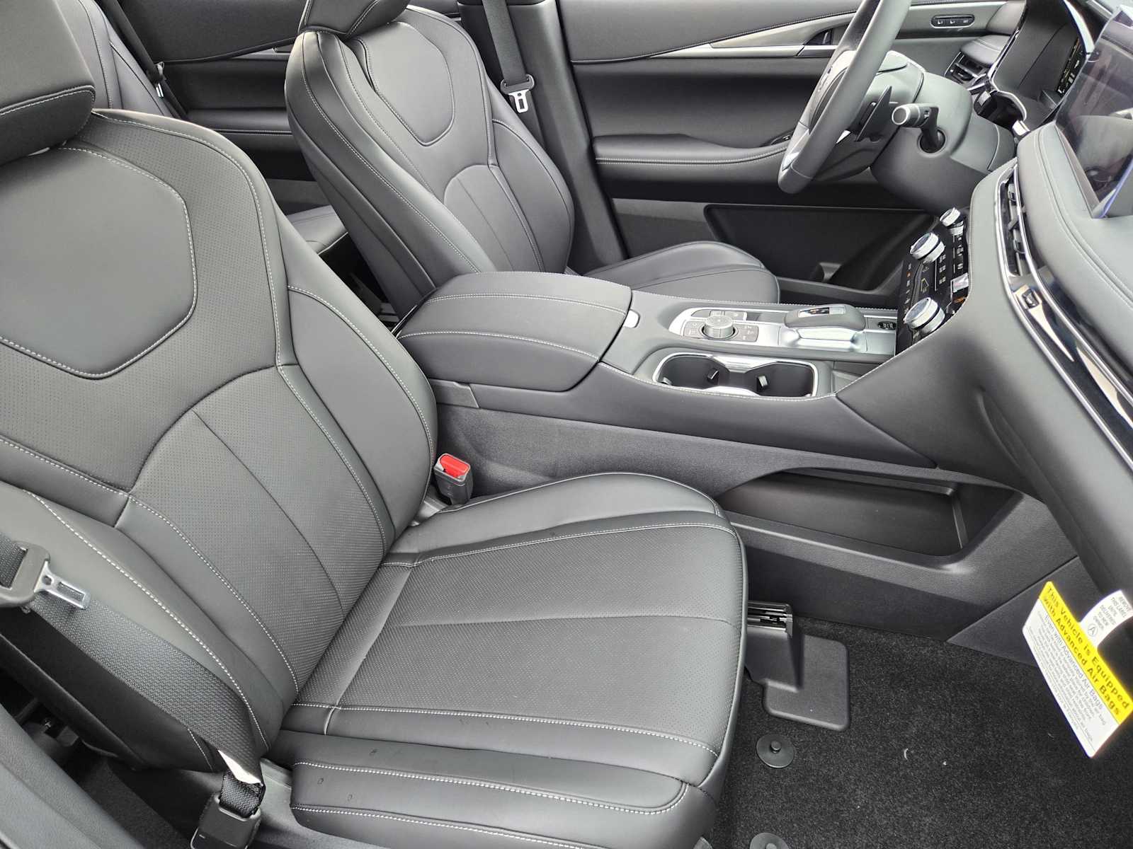 2026 Infiniti QX60 Luxe photo 7