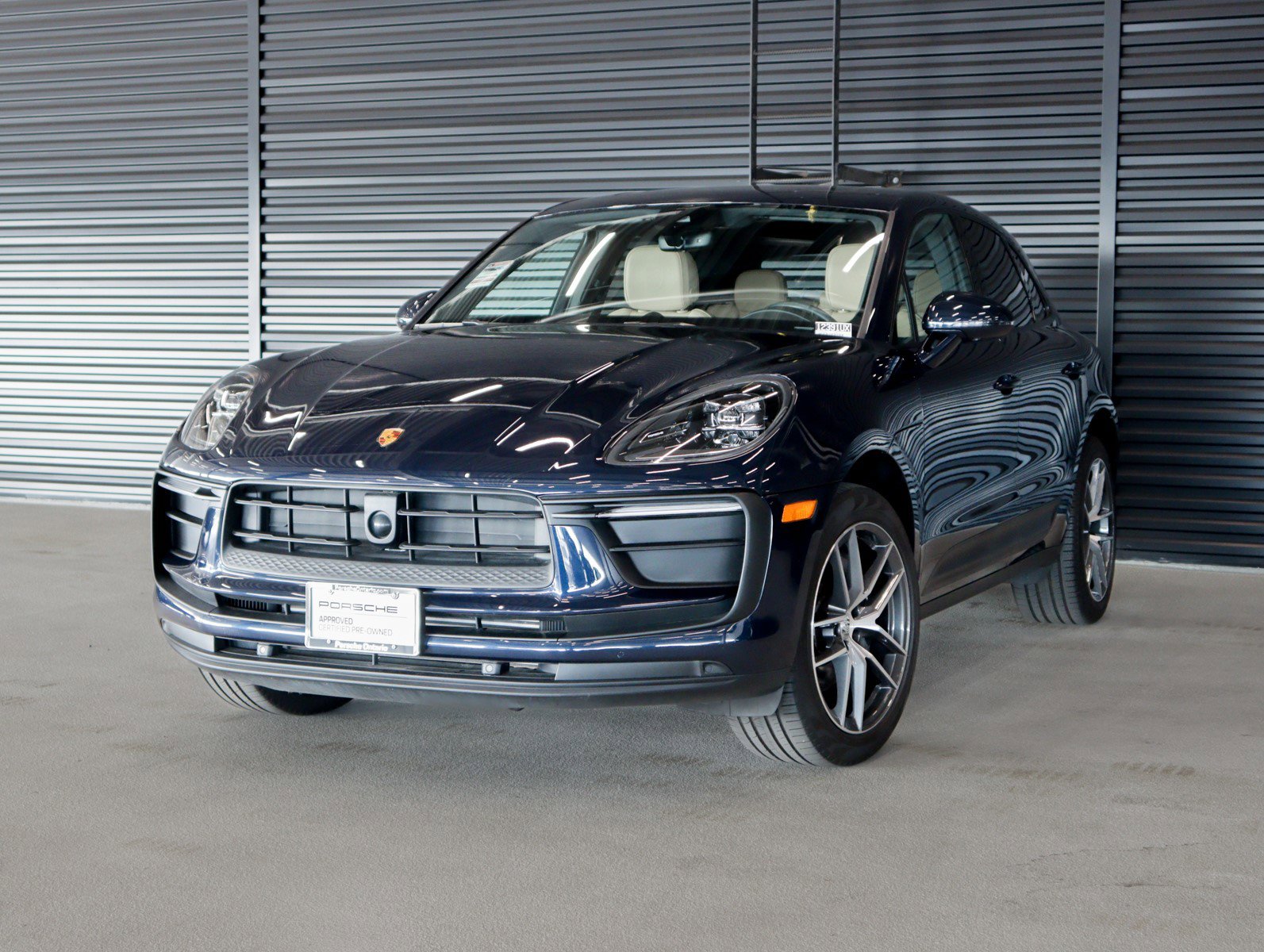 2023 Porsche Macan's photo