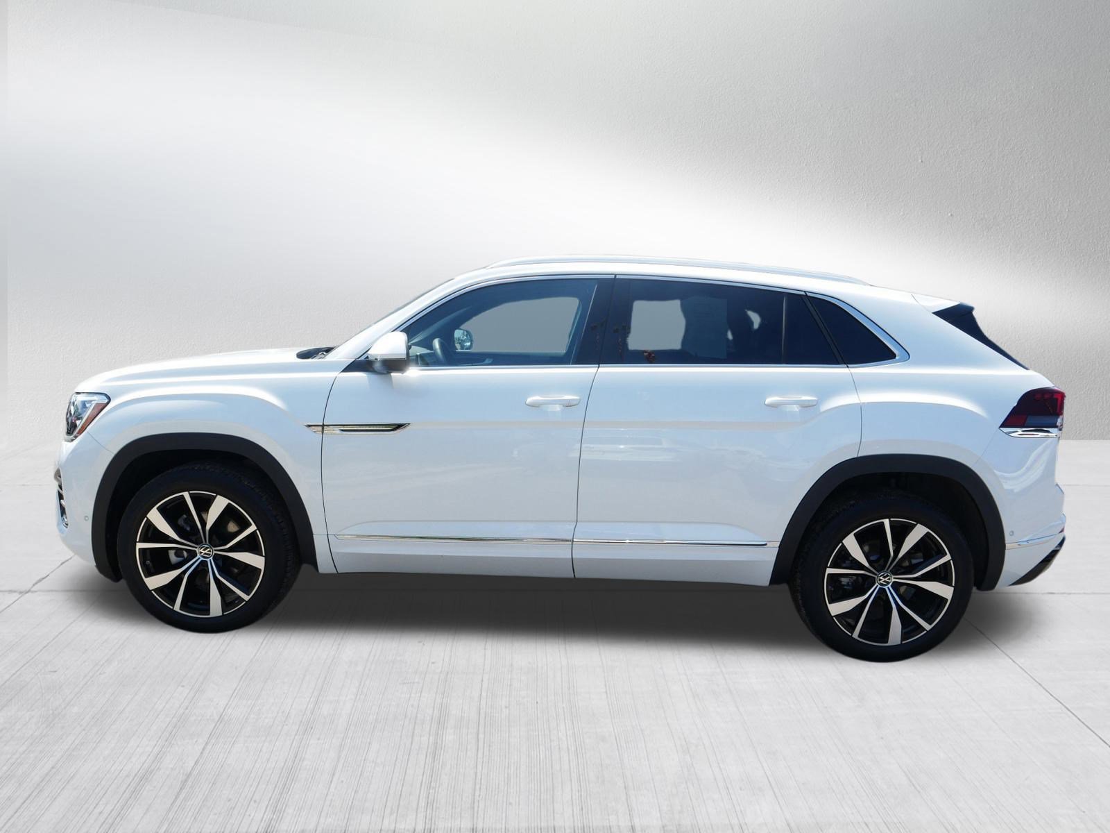 2024 Volkswagen Atlas Cross Sport SEL Premium R-Line photo 3