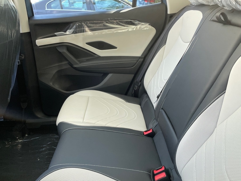 2025 Volkswagen Tiguan SE photo 2