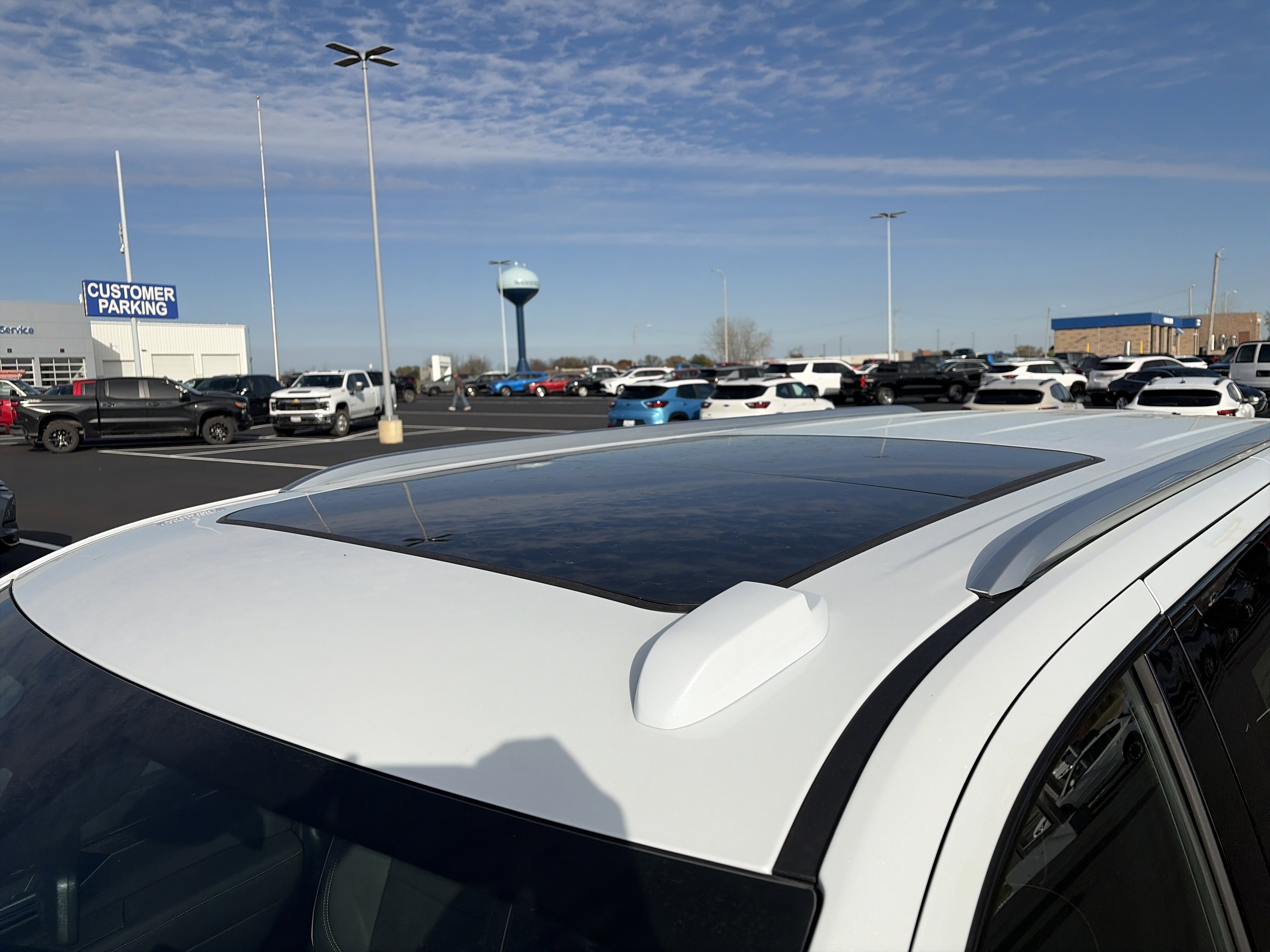 2026 Chevrolet Suburban Premier photo 2