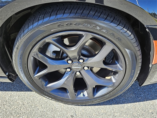 2022 Chrysler 300 S photo 10