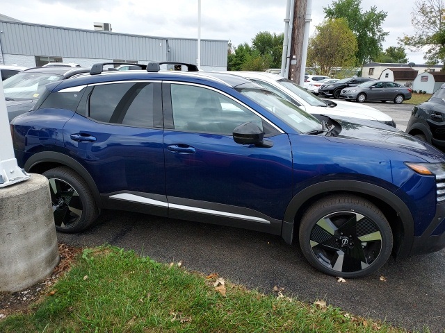 2026 Nissan Kicks SR photo 2