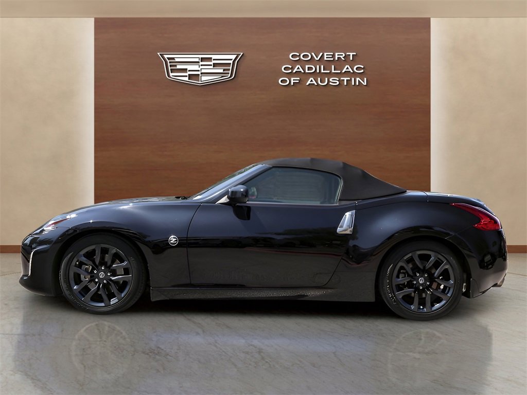 2019 Nissan 370Z Touring photo 2