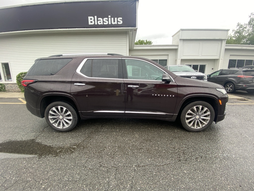 2022 Chevrolet Traverse Premier photo 2