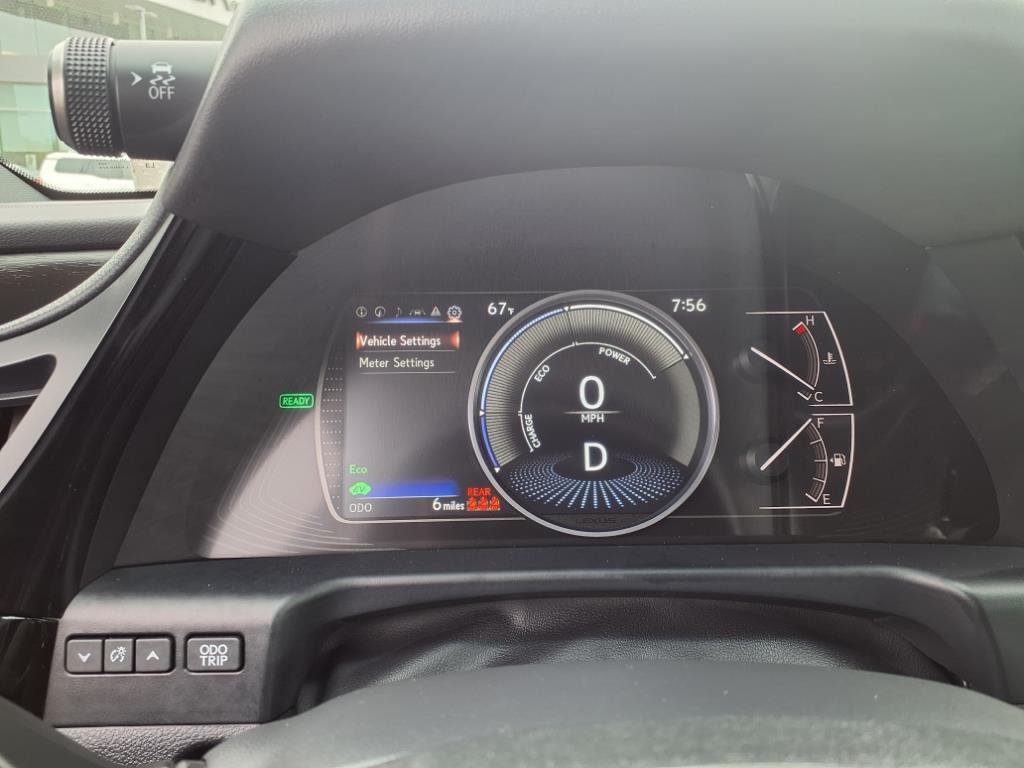 2025 Lexus ES 300h photo 13
