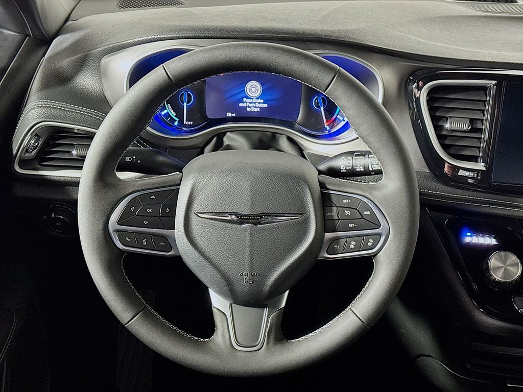 2025 Chrysler Pacifica Hybrid photo 13