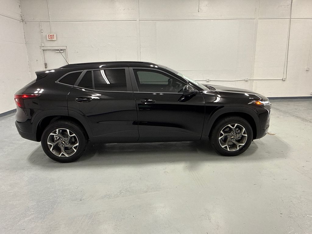 2026 Chevrolet Trax LT photo 8
