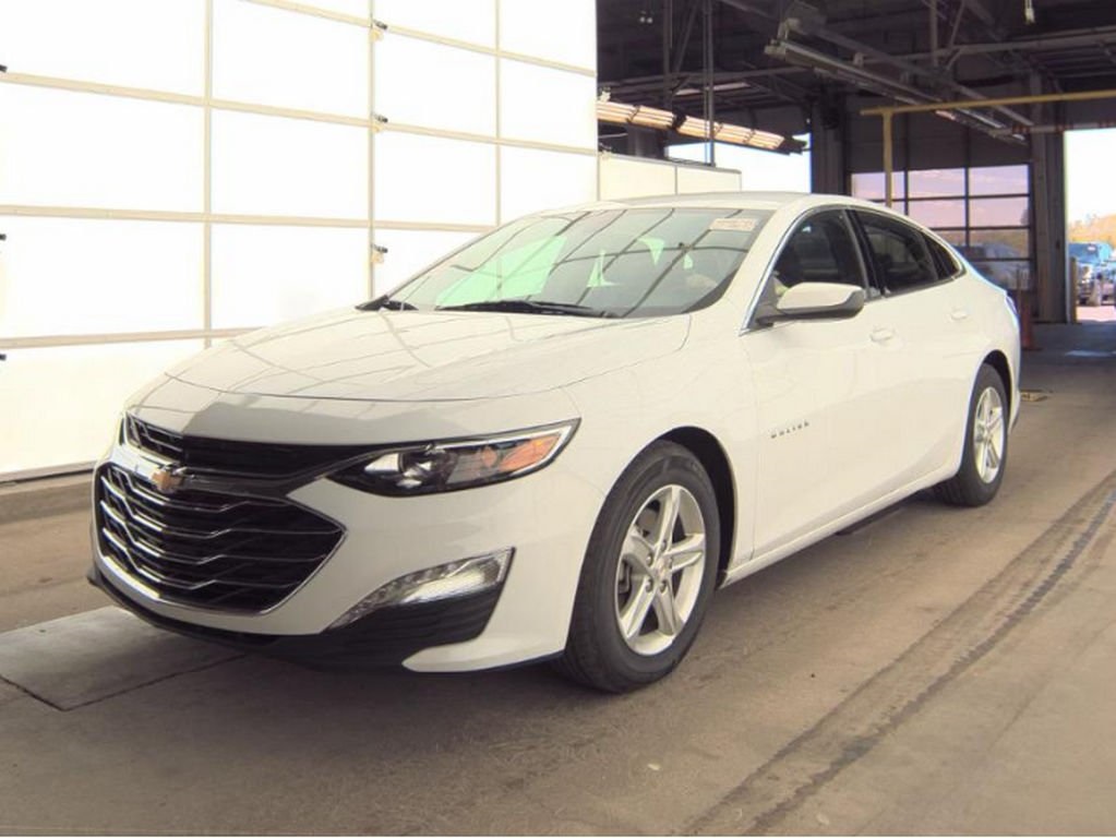 2024 Chevrolet Malibu 1LT photo 2