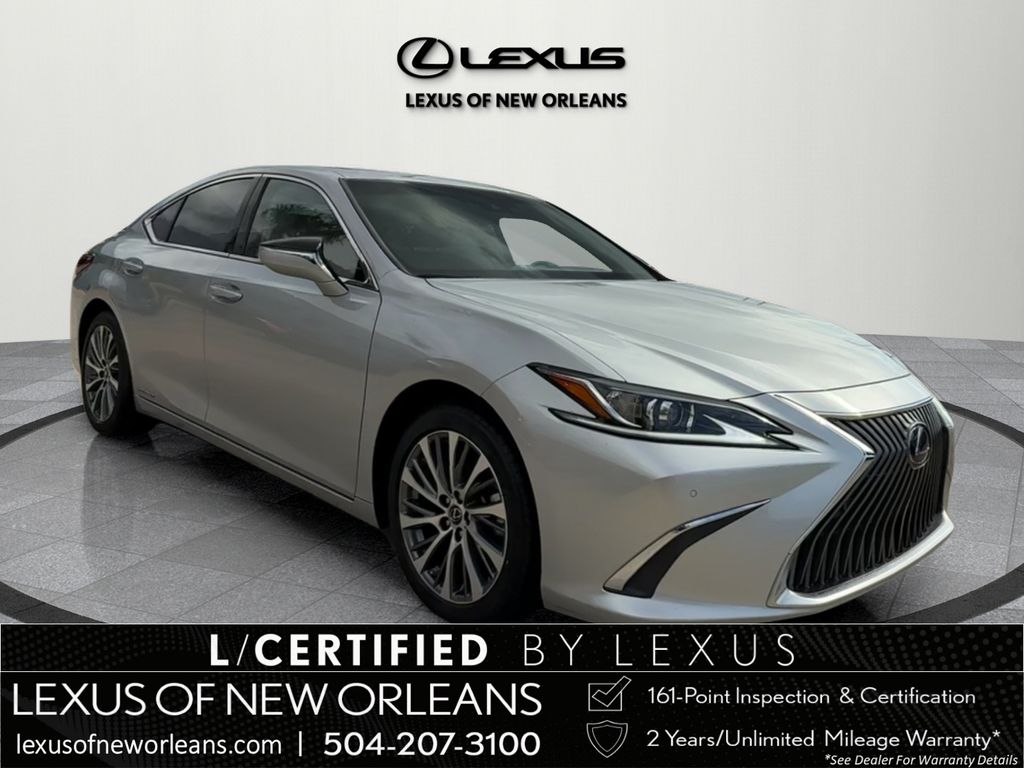 2020 Lexus ES Hybrid 300h's photo