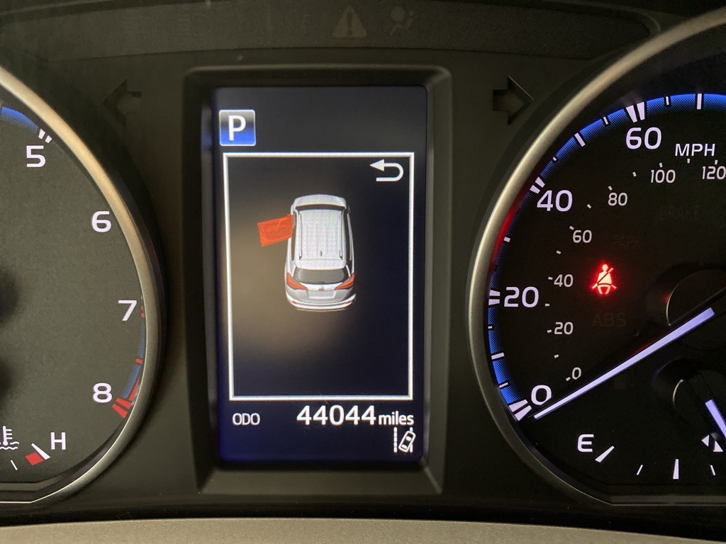 2018 Toyota RAV4 LE photo 15