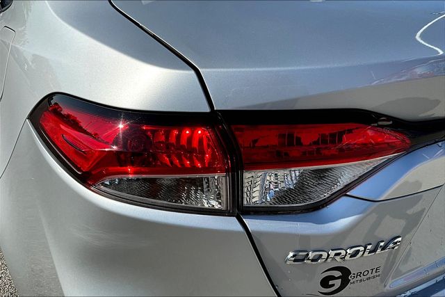 2021 Toyota Corolla LE photo 17