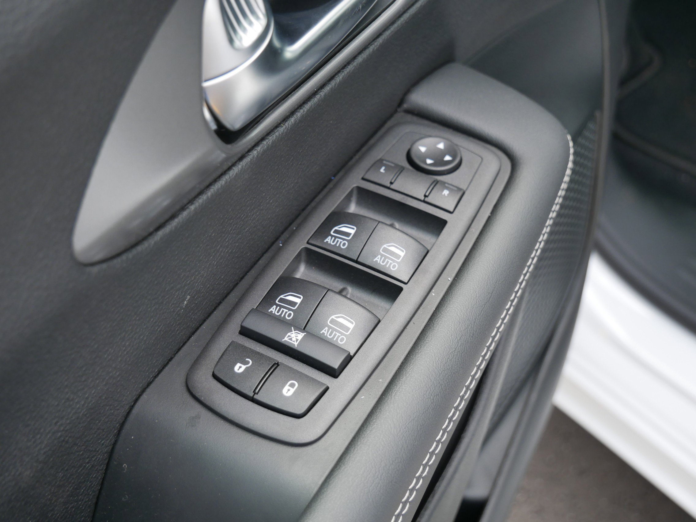 2025 Chrysler Pacifica photo 6
