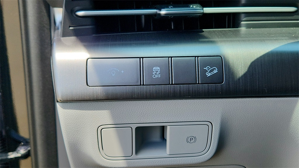 2025 Hyundai Kona SEL photo 12
