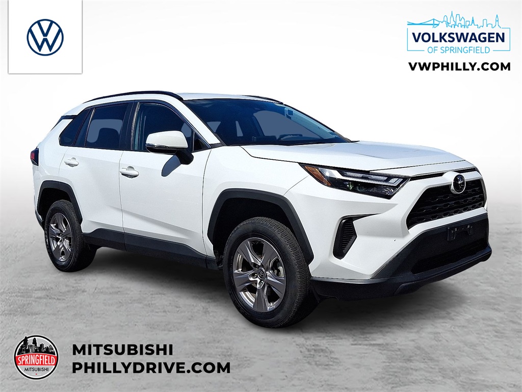 2023 Toyota RAV4 XLE's photo