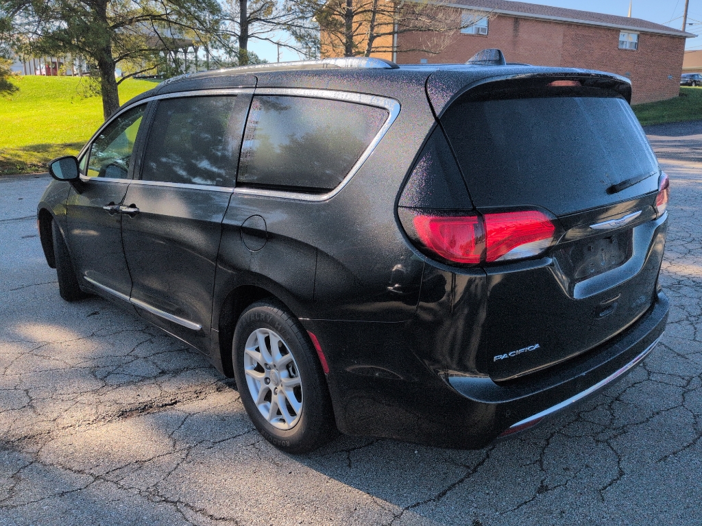 2020 Chrysler Pacifica Touring L photo 4