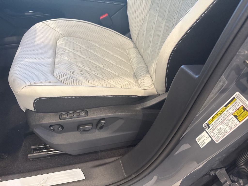 2026 Volkswagen Atlas Cross Sport SEL Premium R-Line photo 17