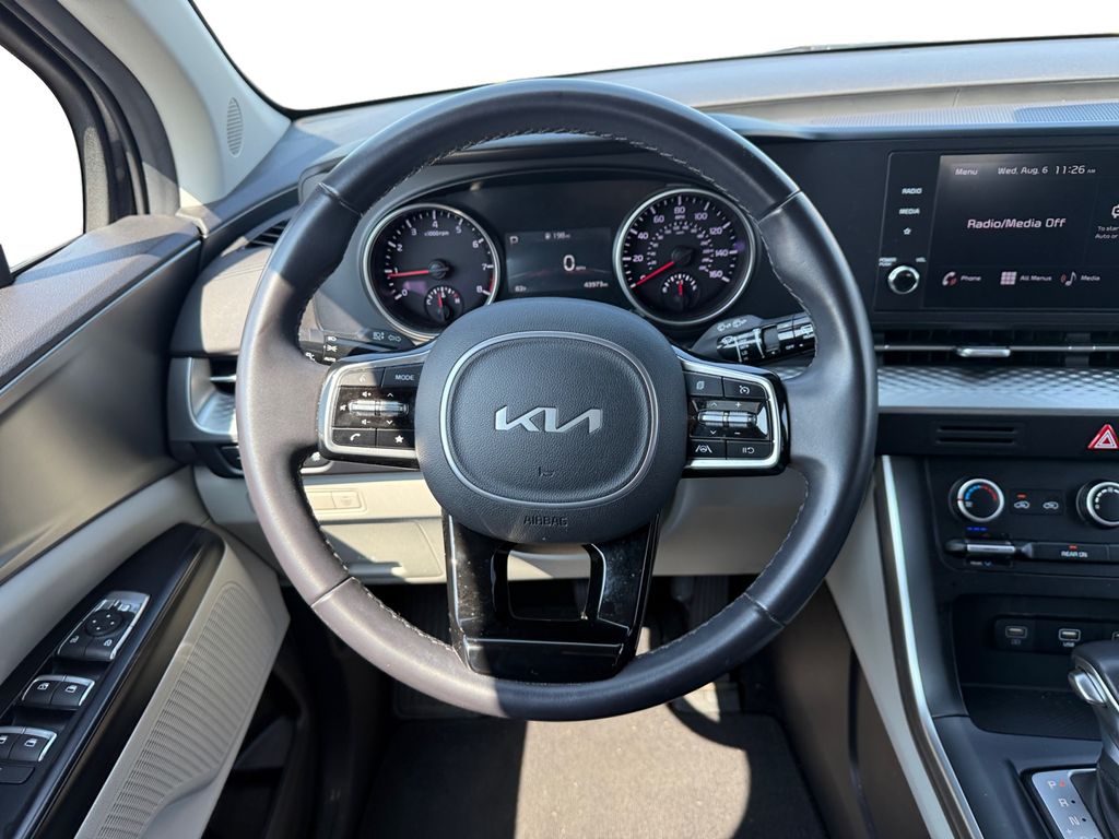 2024 Kia Carnival LX photo 12