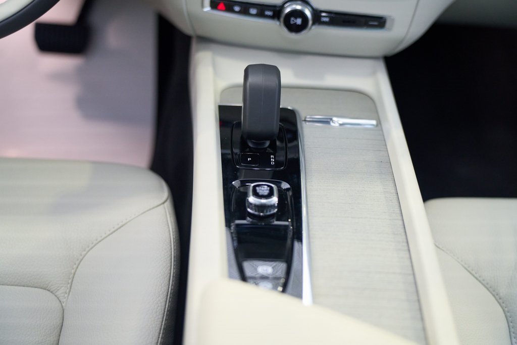 2025 VOLVO V60CC - Image 18