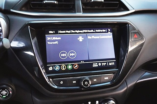 Used 2022 White Chevrolet LT image 23