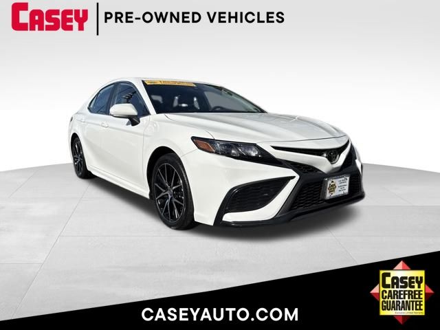 2024 Toyota Camry SE's photo