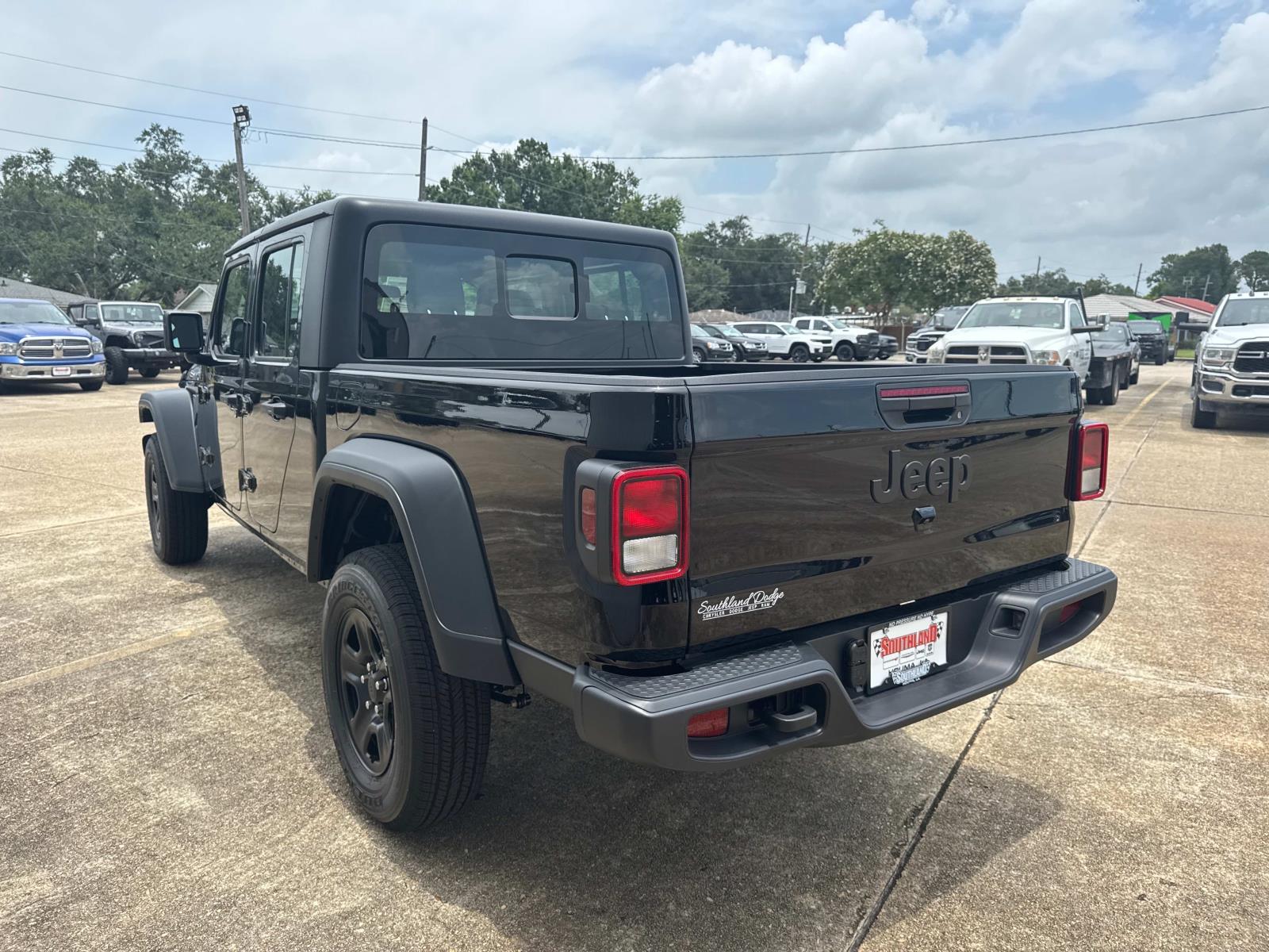 2025 Jeep Gladiator Sport photo 4