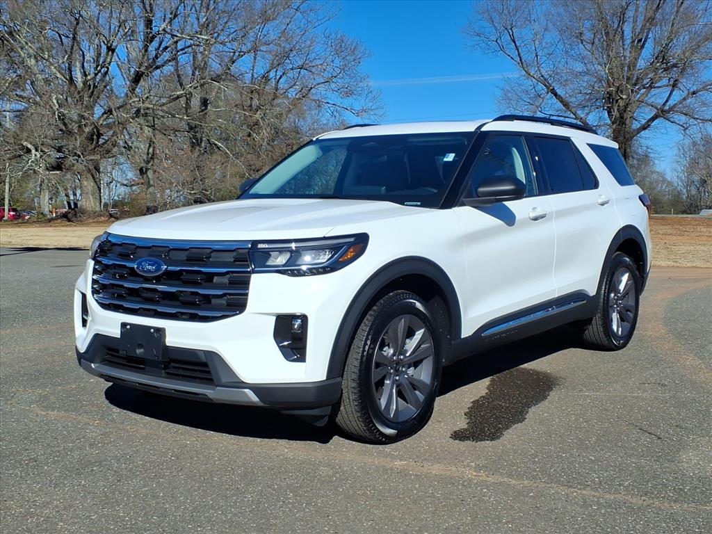 2025 Ford Explorer Active's photo