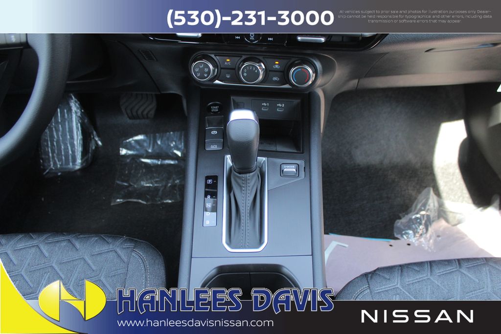 2025 Nissan Kicks SV photo 5