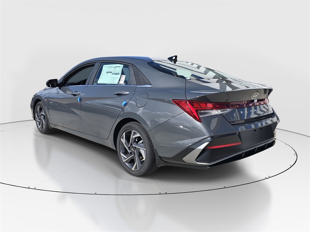 2026 Hyundai Elantra Limited photo 4