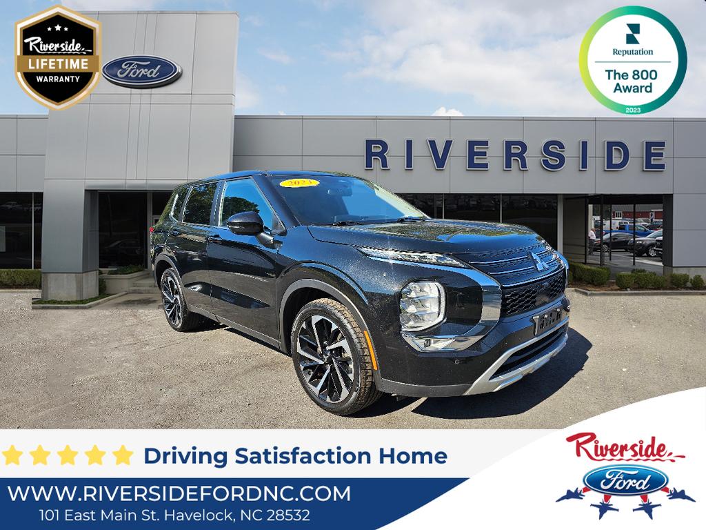 2023 Mitsubishi Outlander SE's photo